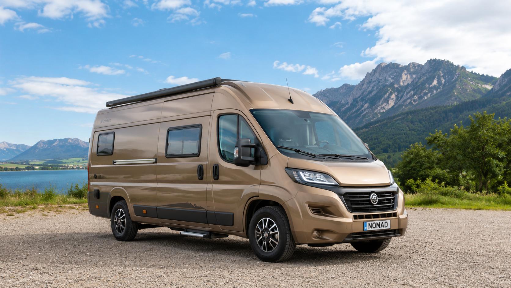 Van aménager en plein dans les montagnes avec un espace optimisez